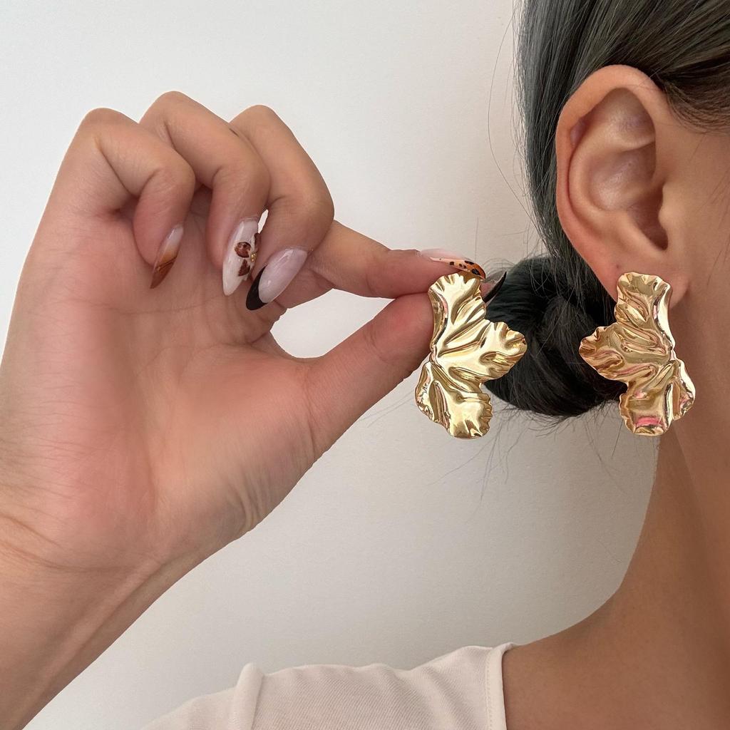 European & American Stylish Irregular Flower Stud Earrings for Women's Elegant Personality