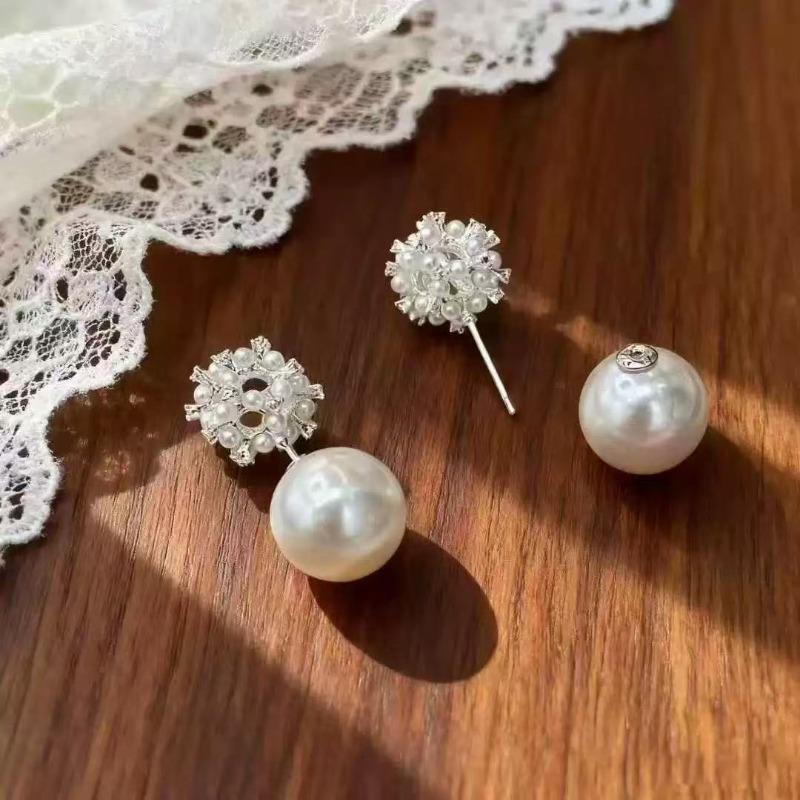 South Korea Dongdaemun new snowflake pearl stud earrings women's light luxury high-end earrings a three-wear temperament