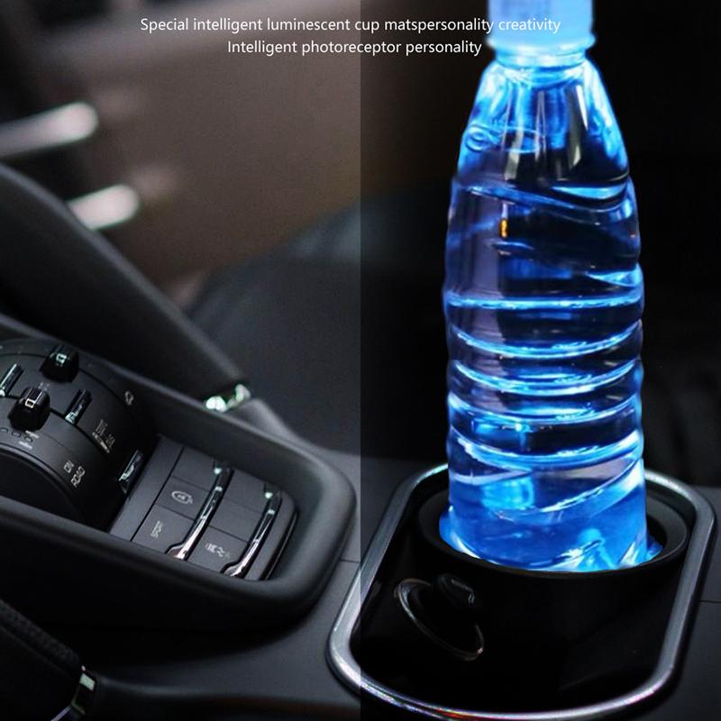 1 Stück Auto Tassenuntersetzer mit 7 Farben LED-Leuchten Getränkehalter Untersetzer Auto Leuchtender Wasseruntersetzer Universell für verschiedene Automodelle