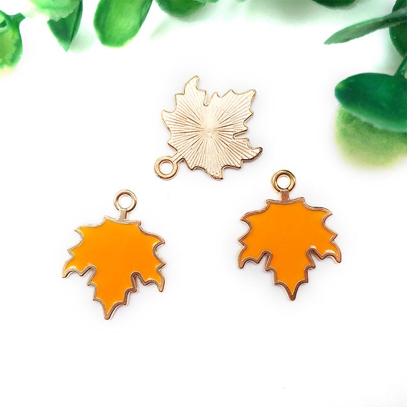 32er-Pack Thanksgiving Ahornblatt Kleine Anhänger für DIY Schmuck und Kunsthandwerk