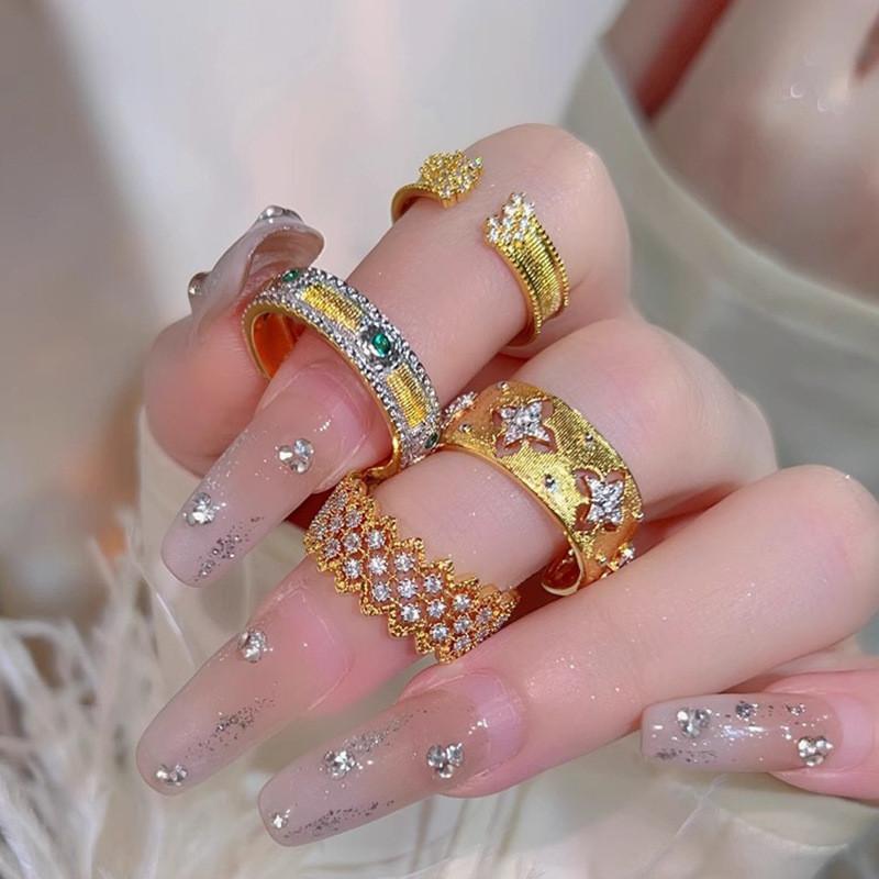 Copper Contemporary Vintage Ring For Women With Luxurious Gold Finish And Dazzling Geometric Diamond Detailing