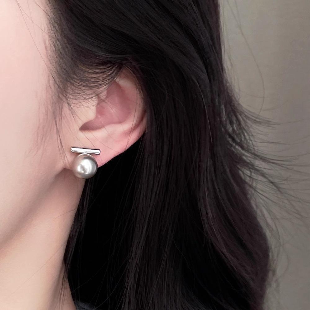 Temperament Shijia hemp gray pearl stud earrings cold wind earrings personalized versatile earrings