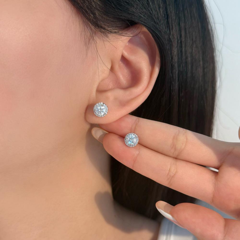Mo Sang S925 Sterling Silver Women's Stud Earrings, 0.5 Carat D Color, Exquisite Versatile Design