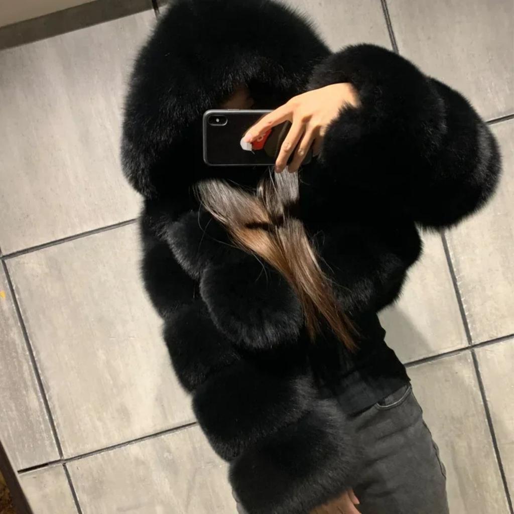VAYLA Herbstlicher, flauschiger Kunstpelzmantel für Damen, flauschiger Kapuzenmantel, gerader Schnitt, kurze Winterpelzjacke, modische Streetwear, neu
