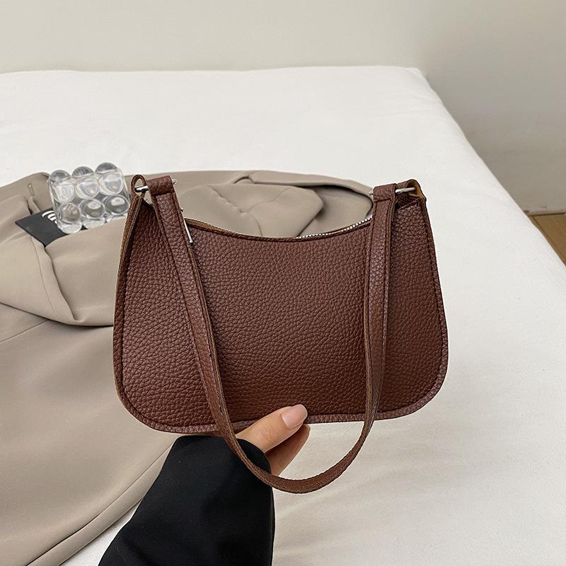 

Летняя нишевая дизайнерская текстура маленькая женская сумка 2025 года, новая модная сумка-багет с высоким чувством на одно плечо под мышкой