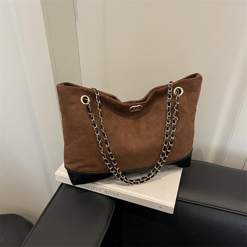 High-value retro chain tote bag season new fashion shoulder bag women's hand-held armpit bag