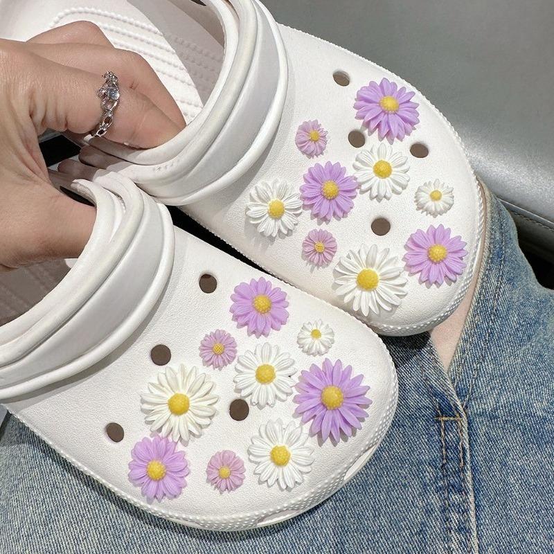 18PCS Fashion Shoe Charms Set Accessories Hole Shoe Buckle Summer Light Purple Fresh Daisy DIY Shoes Decorations for Bogg Bag