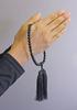 Founded in 1885, this Kyoto-made Onyx prayer beads from Nakago, Kyoto, features a silk tassel and a prayer bead pouch. Suitable for women of all