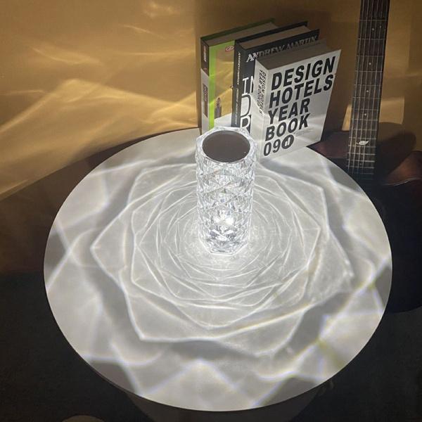 Ny 16-farger Touch-fjernkontroll Switch LED Crystal Bordlampe Diamond Rose Nattlys Atmosfære Nattbord Bar Art Decor