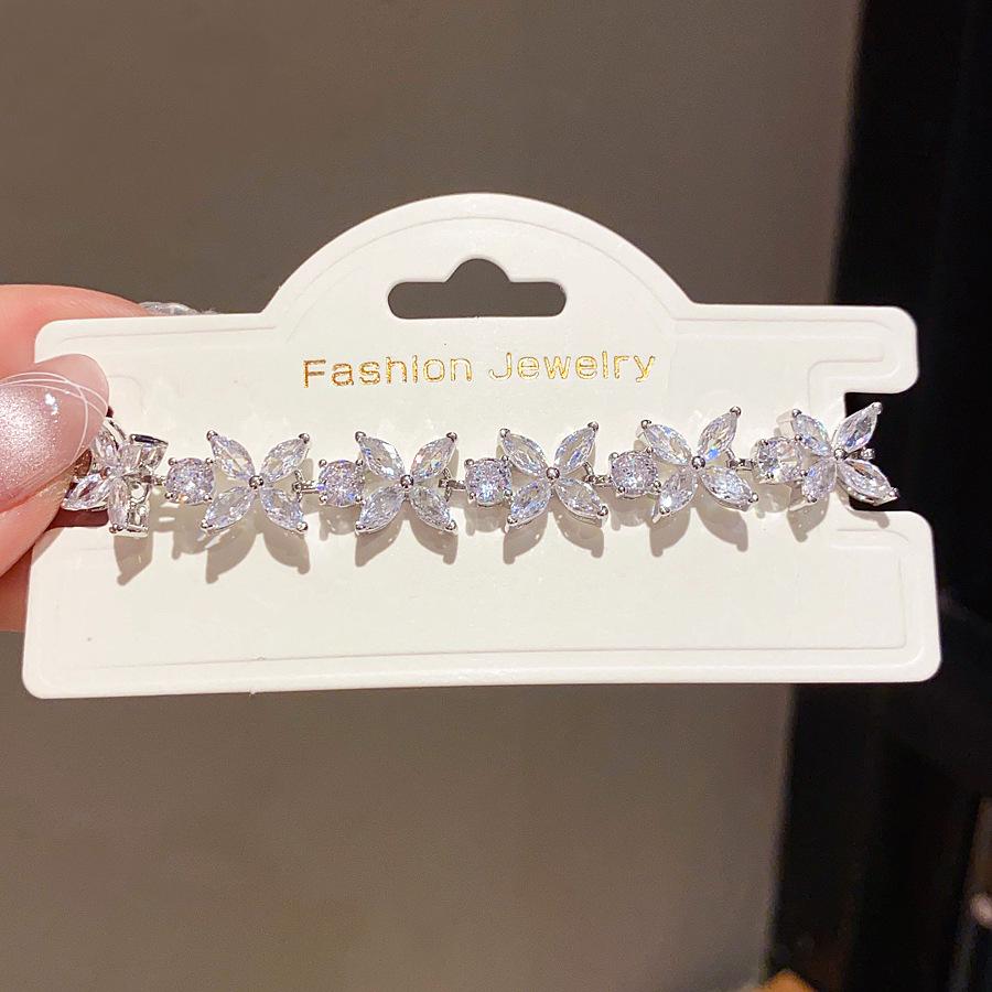 

French Zircon Oval Cross Flower Clasp Bracelet - Retro Court Style, Light Luxury Jewelry