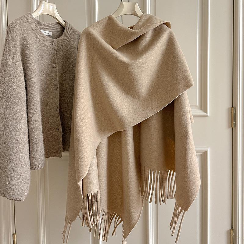 Cozy Wool Tassel Shawl for Women – Autumn/Winter Photography Cloak