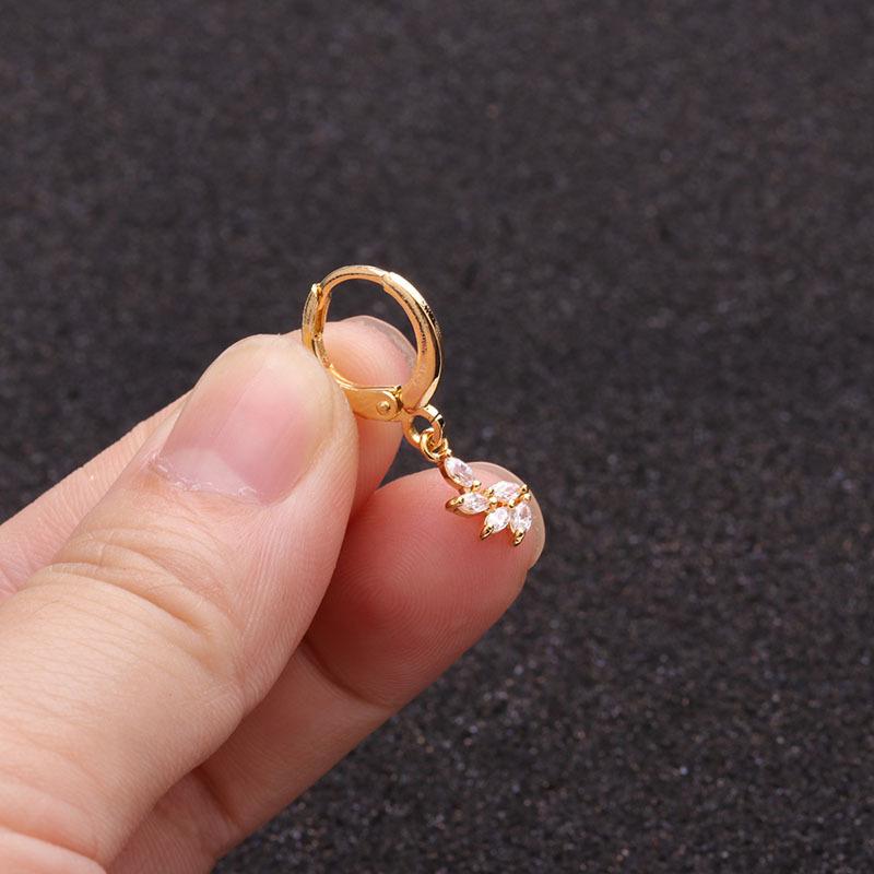 1Pc Simple Sunflower Pendant Cubic Zirconia Ear Tragus Personality Stainless Steel Cartilage Earring Piercing Jewelr