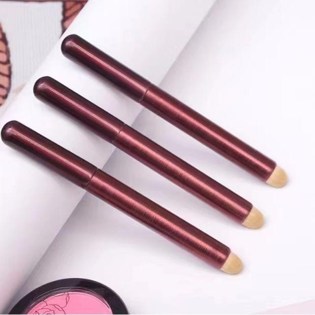 

Violeta - Lip Brush 02 - Dark Brown