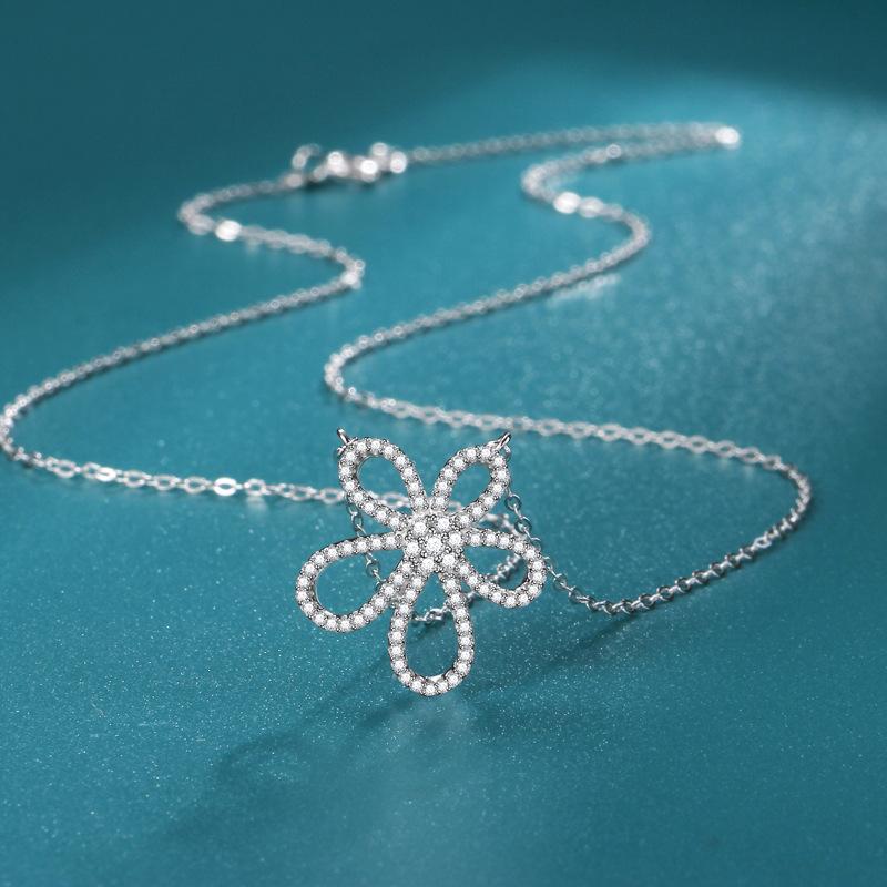 Born Like Summer Flower Necklace Female Mori Small Fresh Niche Delicate Hollow Flower Pendant Necklace