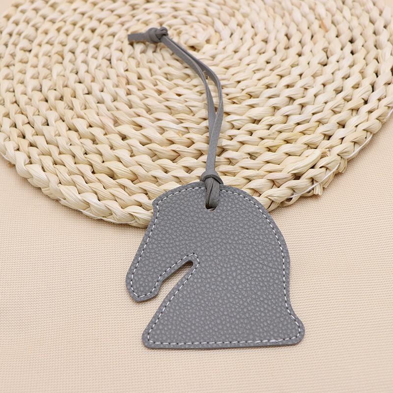 

Модный кожаный милый креативный персонализированный брелок в виде головы лошади для дам, рюкзака, подвески, сумки, аксессуары серый