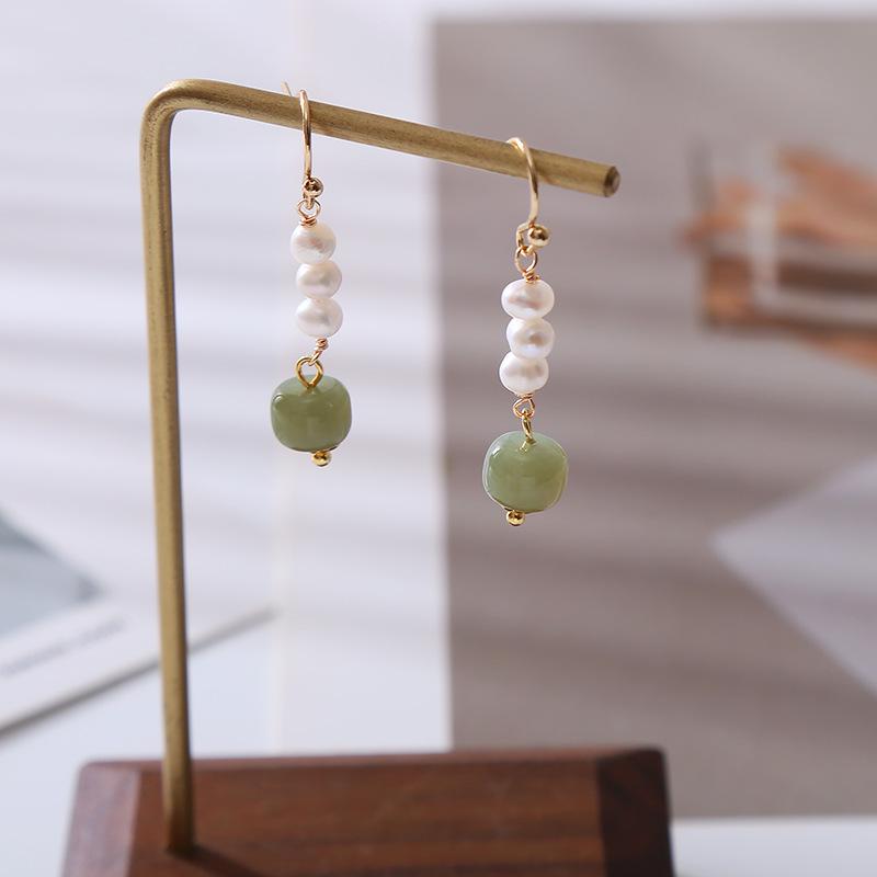 Ρετρό κομψά μαργαριταρένια σκουλαρίκια: Μοντέρνο Γυναικείο Σχέδιο Κρεμαστό Ελαφριάς Πολυτέλειας