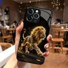 Goldenes Löwenmuster gehärtetes Glas Handyhülle geeignet für iPhone 17 16 15 14 13 12 11 Pro/Max/Plus sturzsichere Rückabdeckung
