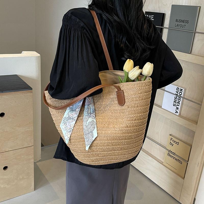 Large Capacity Straw Woven Bag Women's 2025 New Vacation Beach Straw Bag Woven Women's Commuter Bag Vegetable Basket Tote Bag