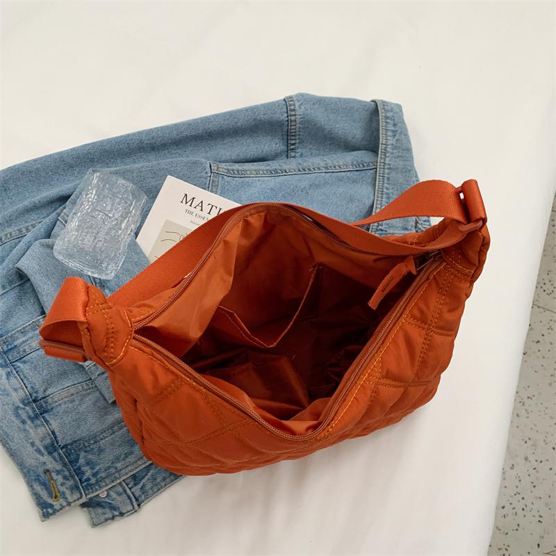 Genți laterale din nailon moale pentru femei 2024 în tendințe Brand Genți de mână mari de lux matlasate pentru damă Genți crossbody cu găleată de umăr Brand de designer