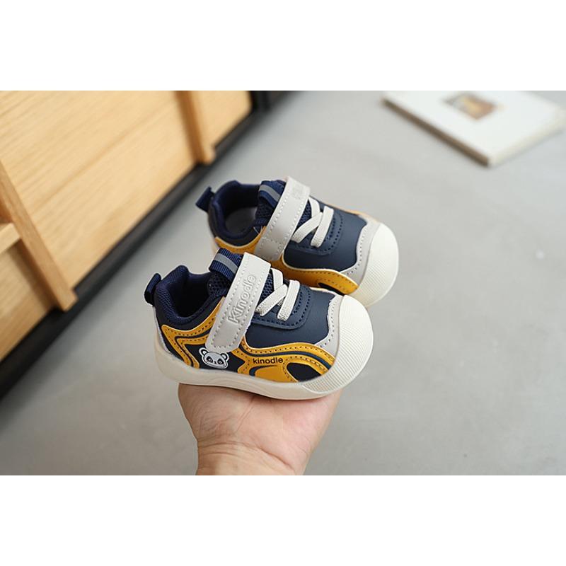 Sapatos macios para bebês e crianças pequenas outono e inverno novos sapatos para meninos e meninas sapatos esportivos infantis antiderrapantes sapatos com função chave