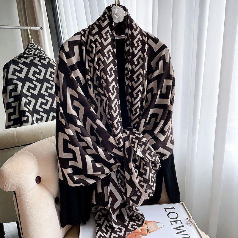 Luxury Brand Autumn and Winter Women New Style Fashion Color Matching Print Silk Scarf Lady Popular Headcloth Beach Shawl