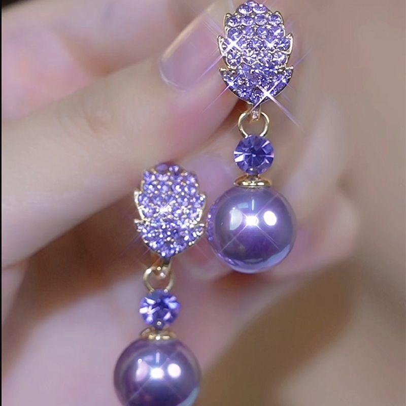 

Доступная роскошь Супер Вспышка Циркон Фиолетовый Жемчуг Серьги для Женщин Причудливые Модные Темпераментные Все-Сочетаемые Клипсы для Ушей Новое Поступление Трендовые Серьги Purple zircon pearl earrings