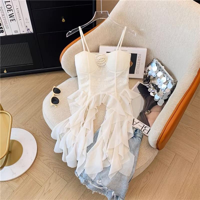 

Асимметричный кружевной топ-майка нишевого дизайна со встроенным бюстгальтером, универсальный для ношения как верхняя одежда, стильный дизайн спинки, элегантный и пикантный женский топ One Size (40-65kg)