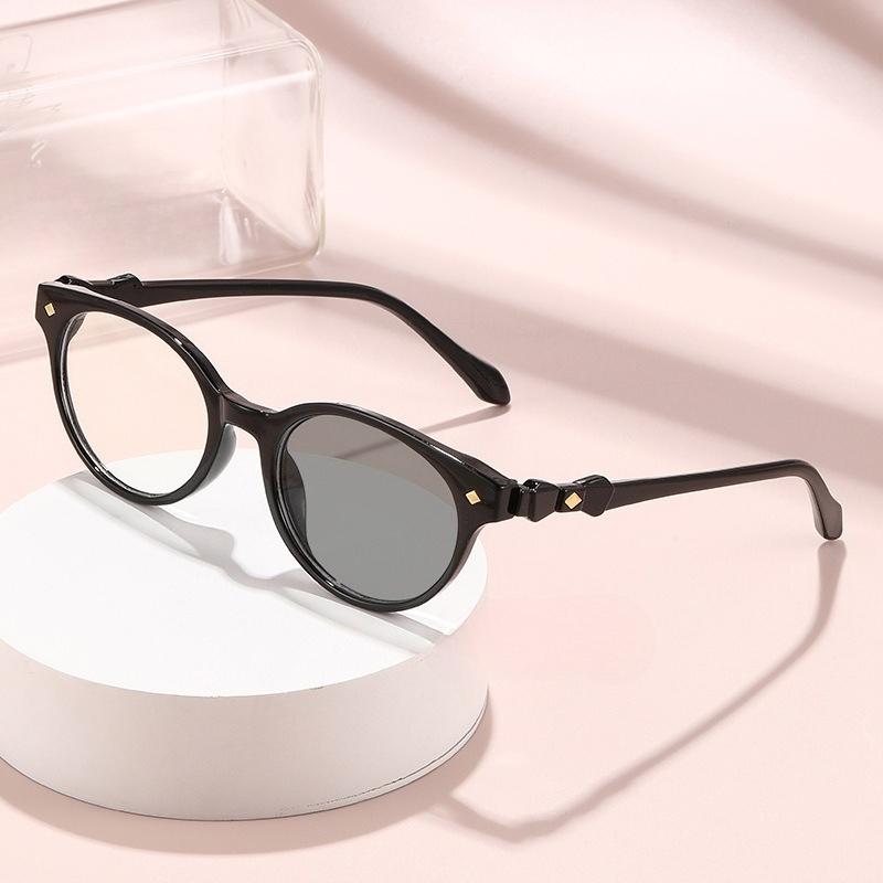 

Trendy Photochromic Myopia Eyeglasses Cute Cat Eye Frame UV400 Anti Blue Light Glasses Women Fashion No discoloration