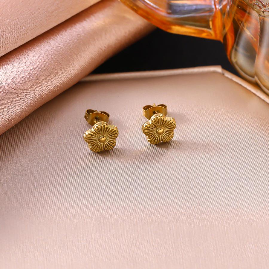 9mm Five-Petal Flower Jewelry Set: Bracelet, Necklace, Earrings, Ring in Women's Stainless Steel