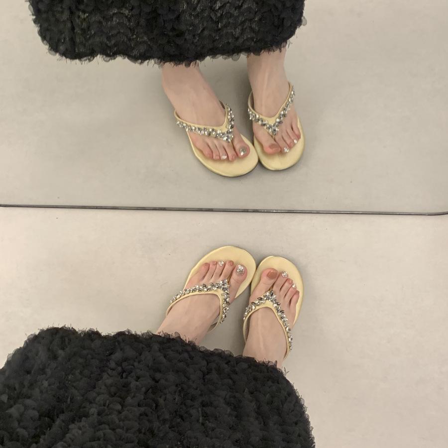 

Niche high-end foot-pinching flip-flops shoes for women s new rhinestone chain, beautiful beach sandals for women 39 жовтий