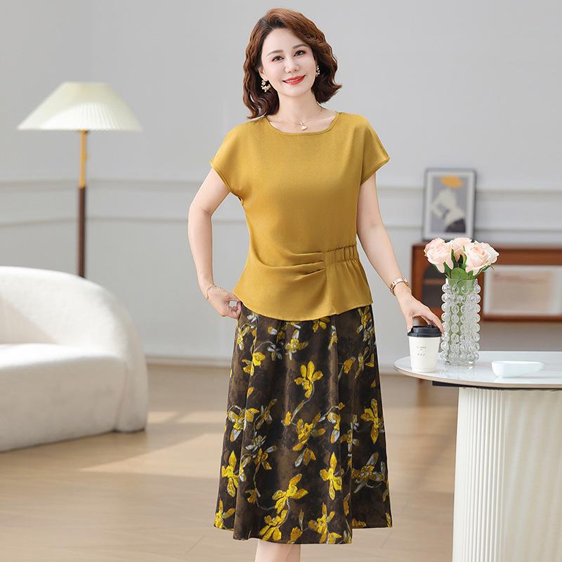 Summer 2025 Mom's Short-Sleeve T-shirt & Skirt Set for Middle-Aged Women
