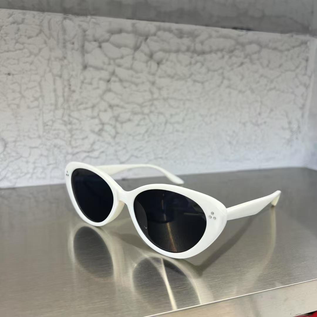 

Cat Eye Shape Sunglasses For Women Vintage Style Rivets Decoration Sun Glasses For Women Driving Fishing Men Sunglass