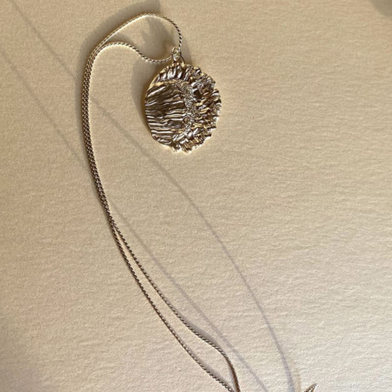 MUHWA bubble flower necklace