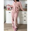 Set Pijama Călduros Căptușit cu Fleece pentru Femei Mânecă Lungă Decolteu în V Îmbrăcăminte de Noapte cu Imprimeu Cireșe Confortabil pentru Casă