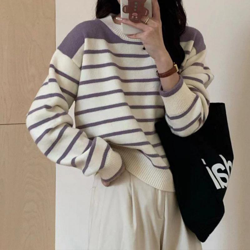 

Серый полосатый свитер верхней одежды женский дизайн нишевый свободный ленивый колледж стиль омолаживающий разрез сзади вязаный свитер one size fits all фиолетовый