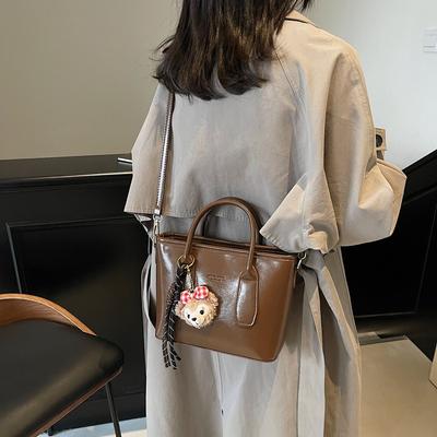 This Year, the Popular Small Bag Ladies 2025 New Brown Fashion Handbag Foreign Versatile Messenger Bag Bucket Bag