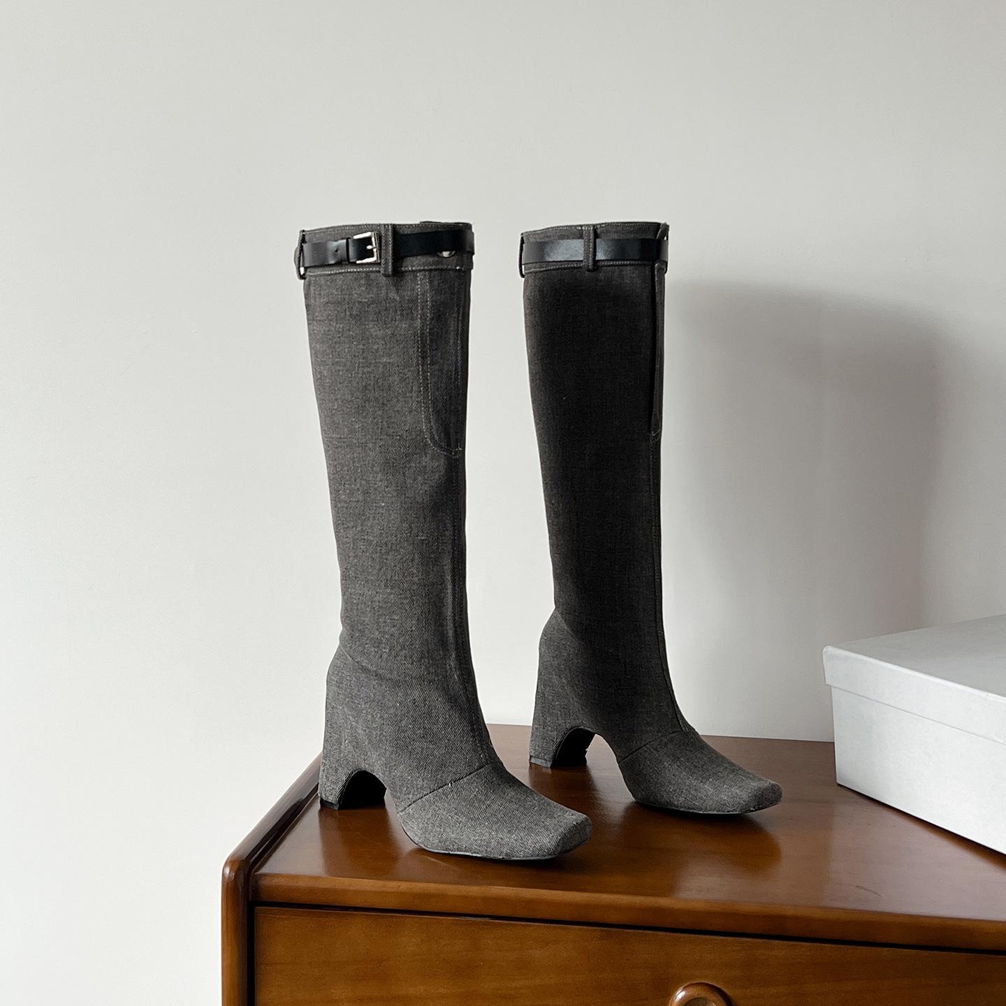 

Niche design belt buckle high tube stacking boots women s 2025 autumn and winter square head thin large tube circumference thick heel boots 35 серый