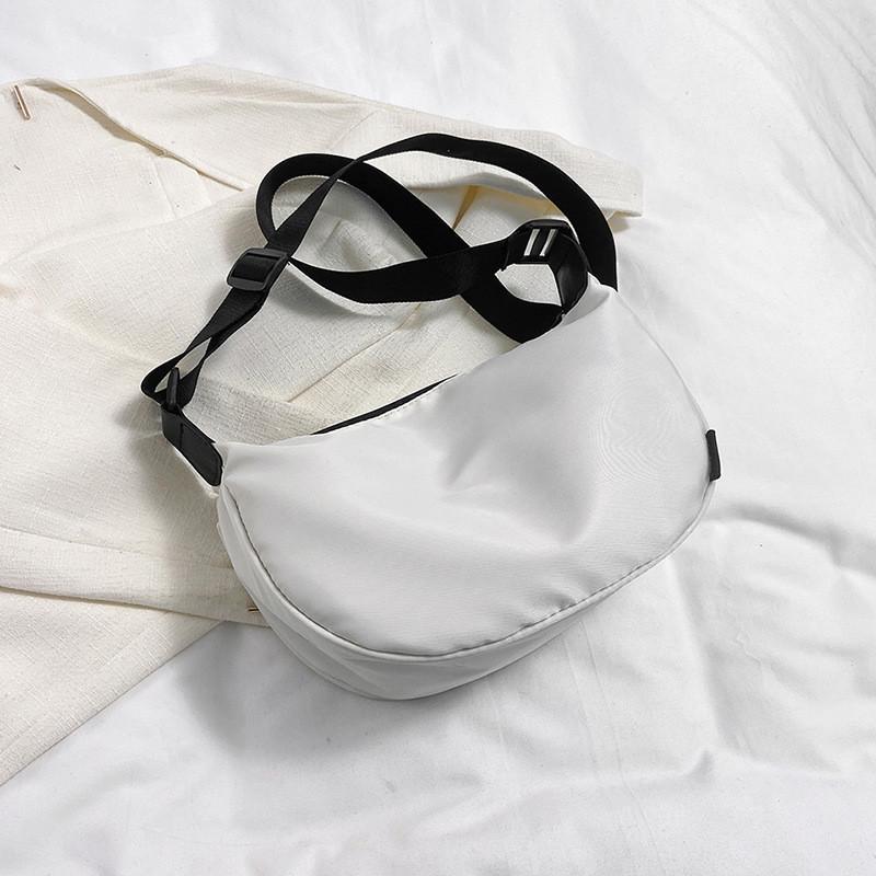 Fashionable Nylon Shoulder Bag Trendy Street Style Medium Crossbody Bag For Women