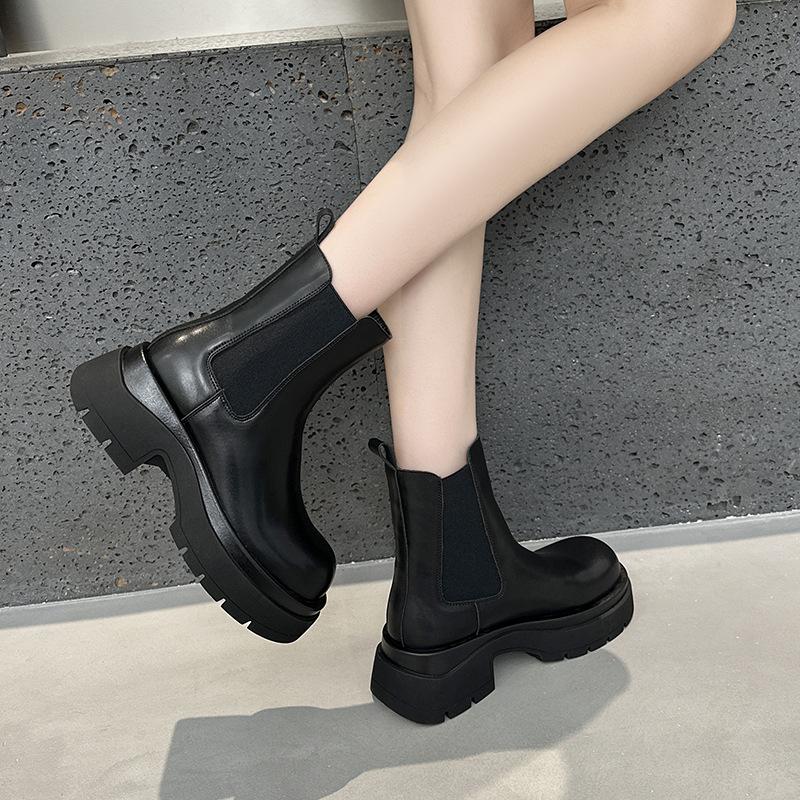 Autumn Thick Soled Short Boots for Women 2026 New Versatile British Style Chelsea Chimney Boots Black Short Boots