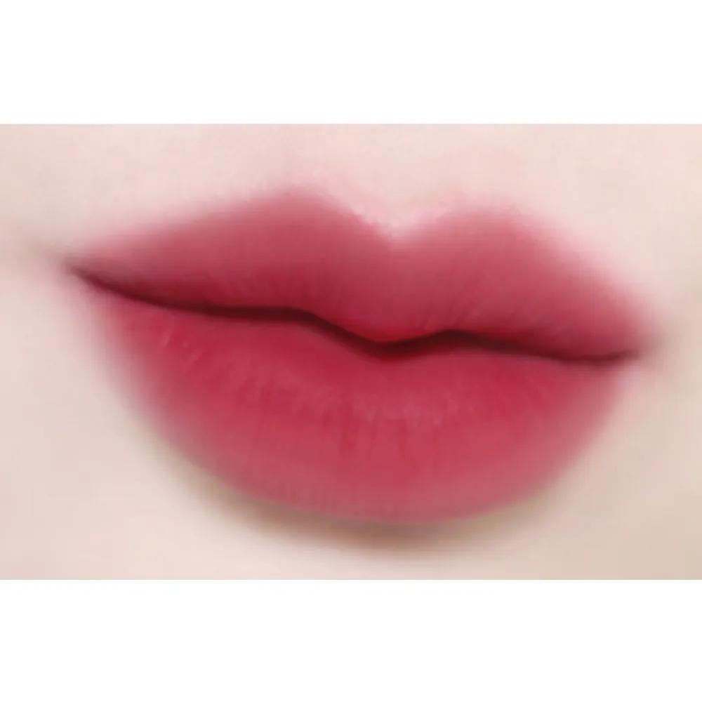 Yves Saint 236 Ruby Ink Blur Lippen-Tönung Samt-Freundin