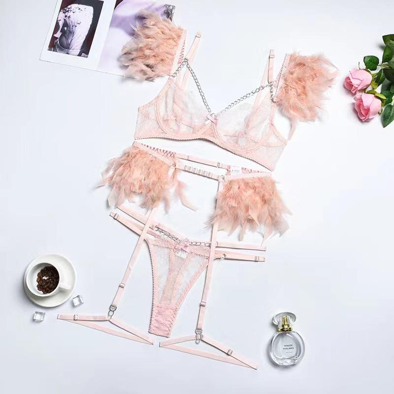 Sexy Lingerie Sets Exquisite See Throug Lace Feather Exotic Underwear Set Metal Chain Bra And G-String Garter Belt 3 Piece Suits