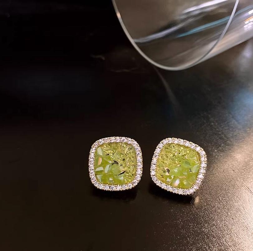 Retro square year new trendy niche high-end sense light luxury temperament commuter stud earrings green