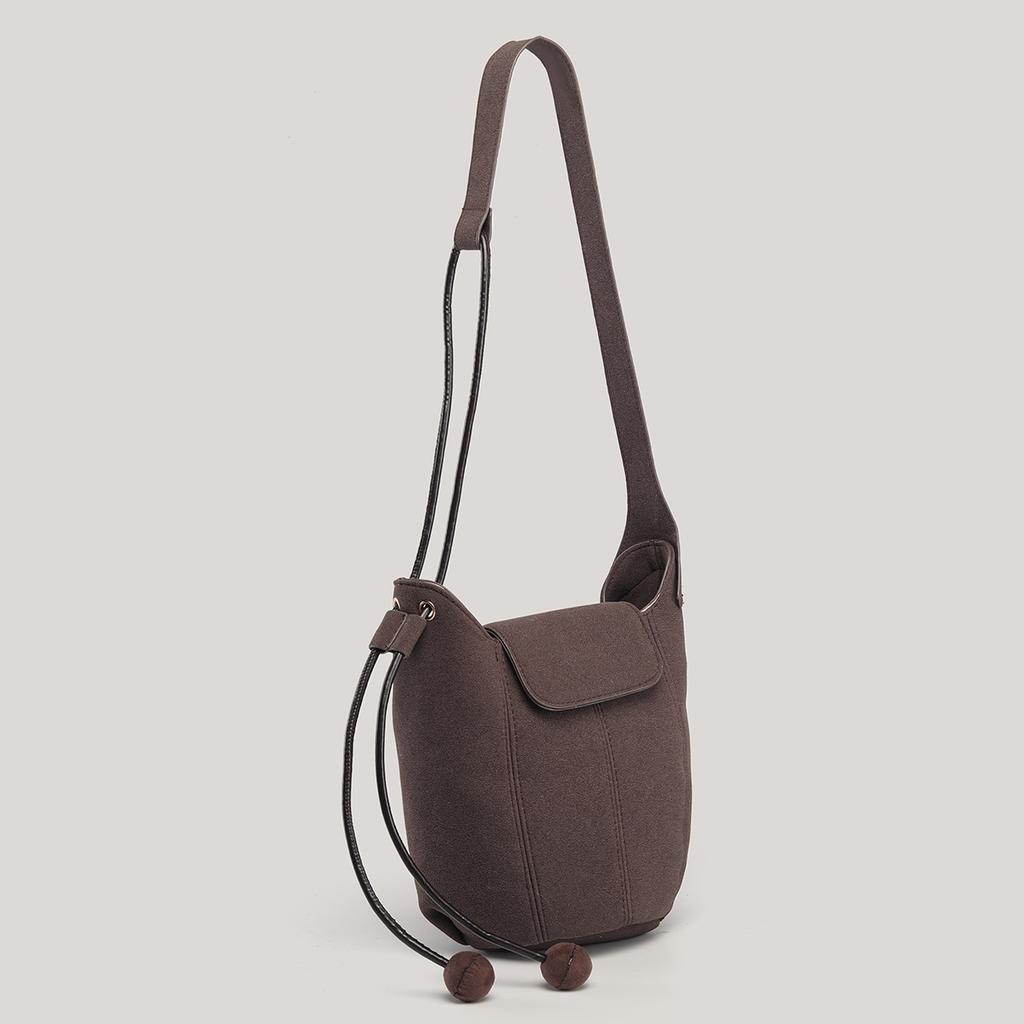 Handheld Water Bucket Bag with Seamless Texture - Everyday Single-shoulder Crossbody Bag