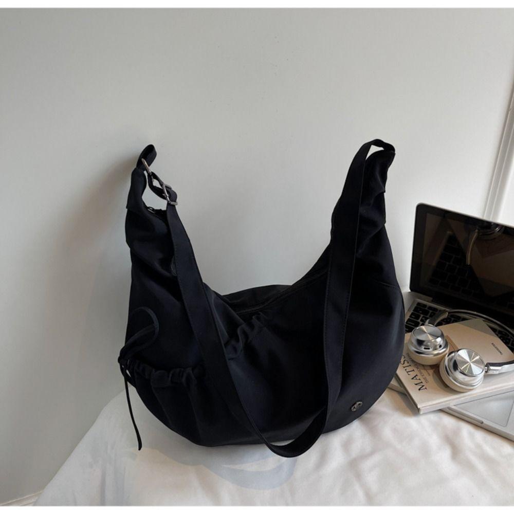 Trendige weiche Nylon-Pendler-Damentasche Knödelform Koreanischer Stil Umhängetasche Leichte lässige Umhängetasche für Damen Mädchen