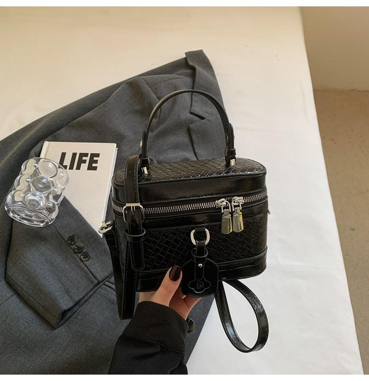 Handbag Bag Women's 2025 New Cute Girl Bucket Bag About Texture Shoulder Messenger Bag