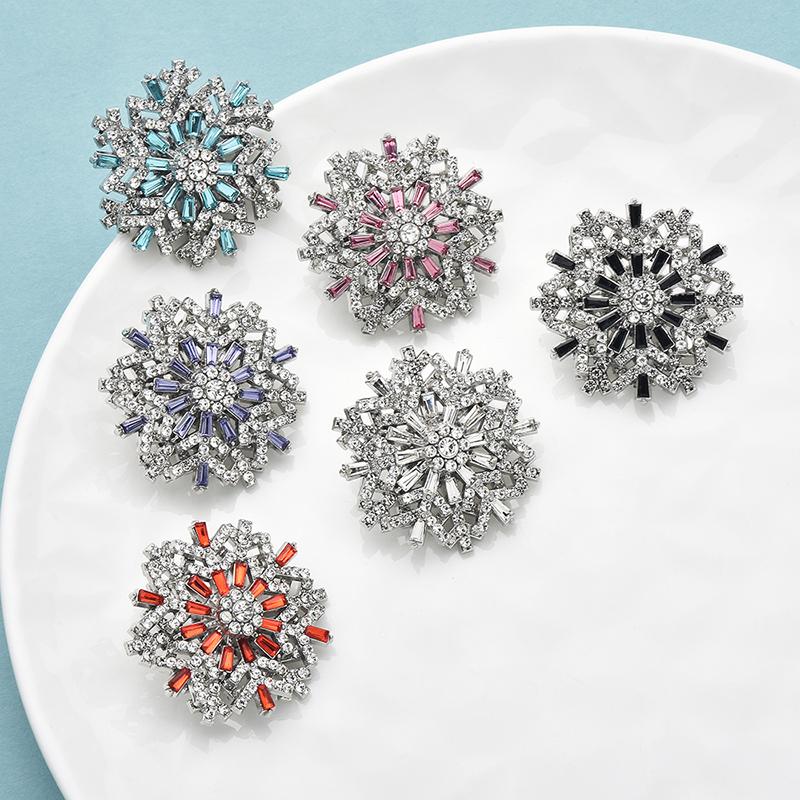 Snowflake Brooch Pins for Women Unisex Winter Flowers New Year Party Corsage Gifts
