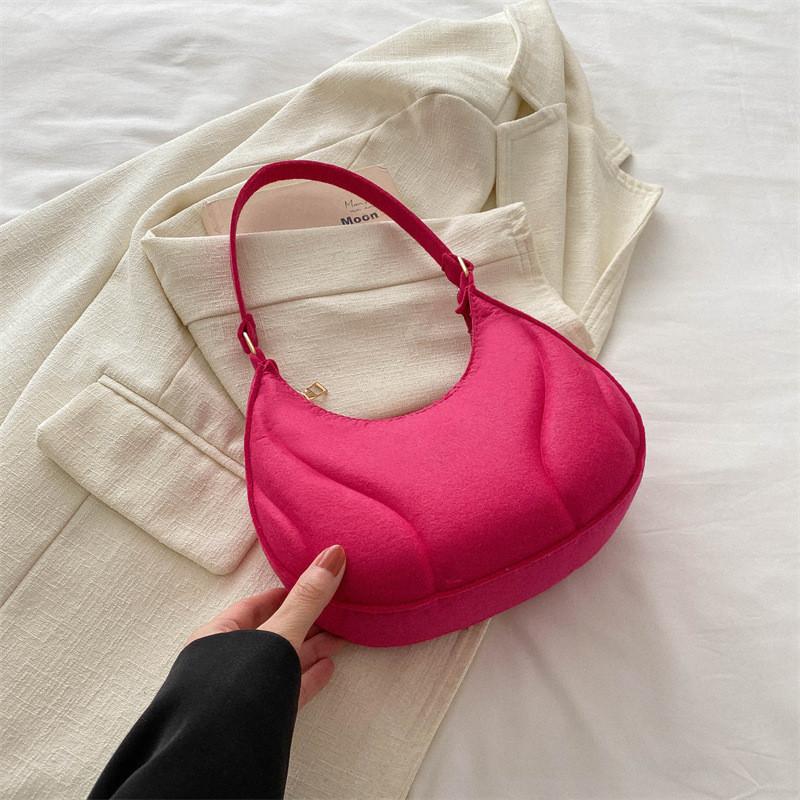 

Trendy Simple Solid Color Wool Felt Armpit Bag 2024 Spring Season Popular New Commuter Dumpling Bag рожевий