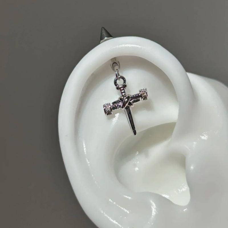 Clou d'oreille en forme de croix Zircon brillant Boucle d'oreille à clou tendance Pour femmes Accessoires de Piercing Corporel