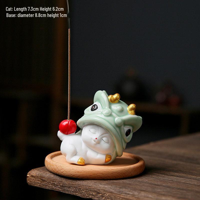 Ceramic Cat Incense Holder: Cute Lion Dance Pet Ornament for Home Décor.