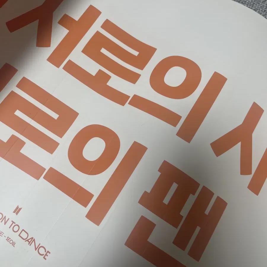 

Я продаю хлопушки для концерта BTS